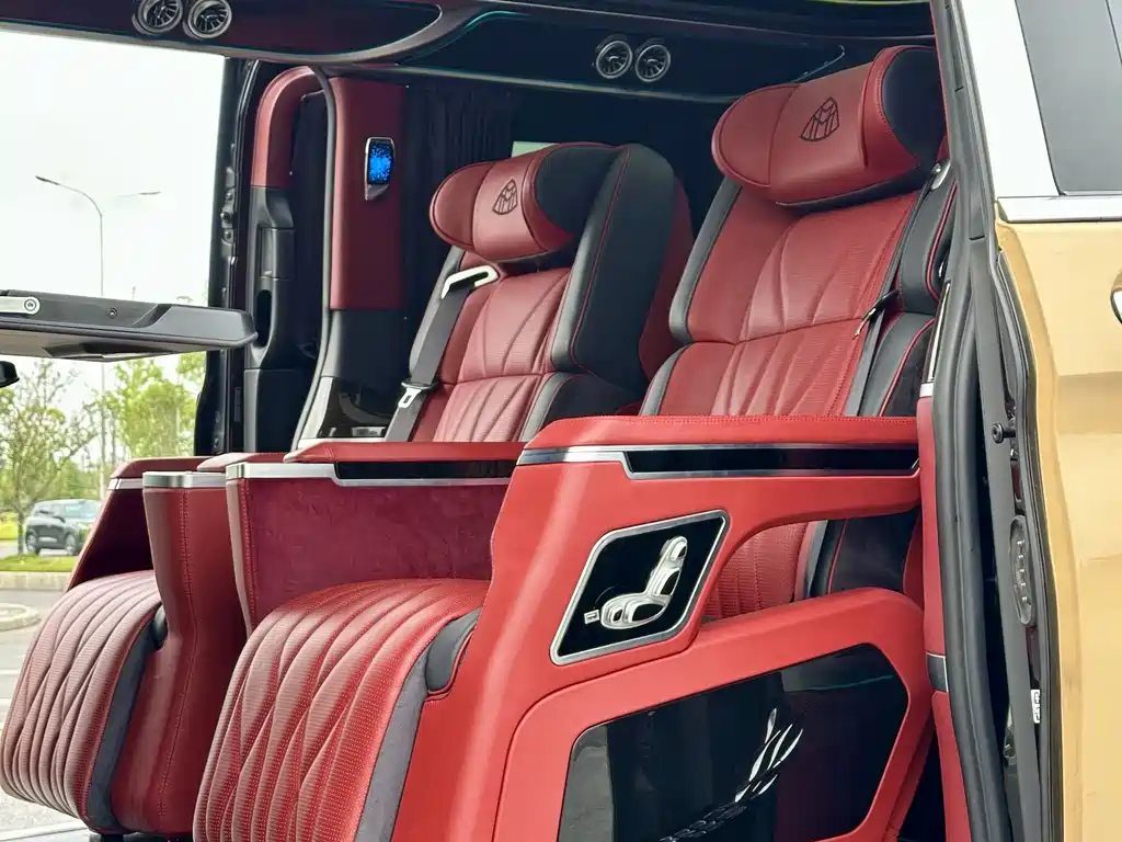 Mercedes-Benz Vito 2023 2.0T 7 мест