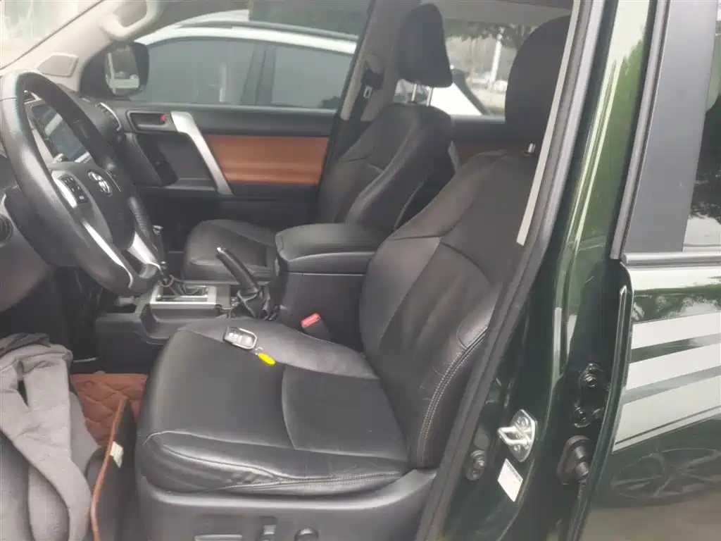 Toyota Land Cruiser Prado 2016 2.7L AT Standard