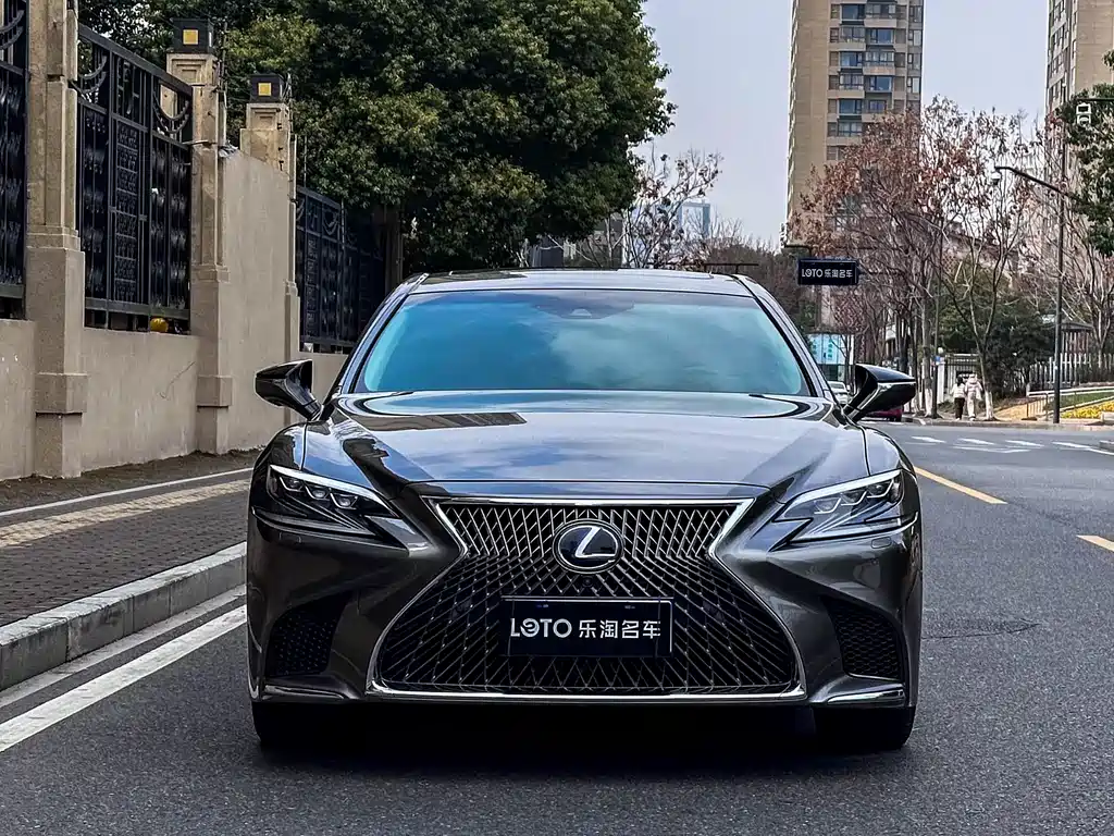 LEXUS LS