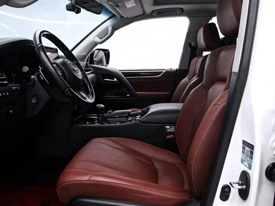 Lexus LX 570 Dynamic Luxury Edition, фото 12