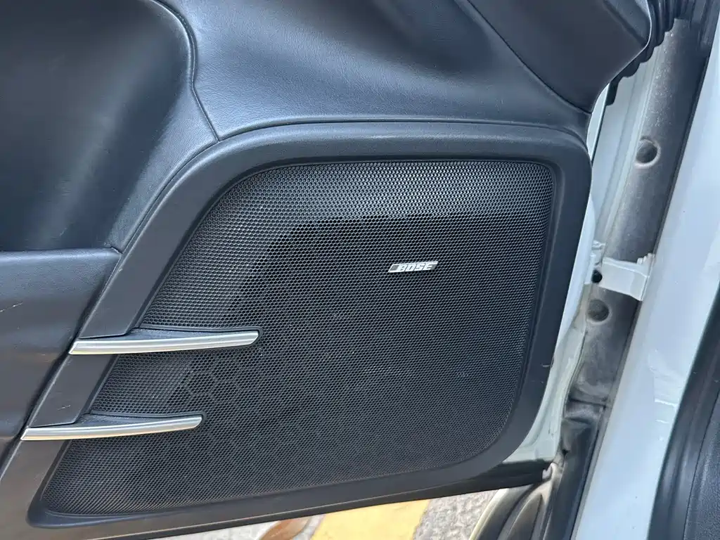 Porsche Cayenne — миниатюра 12