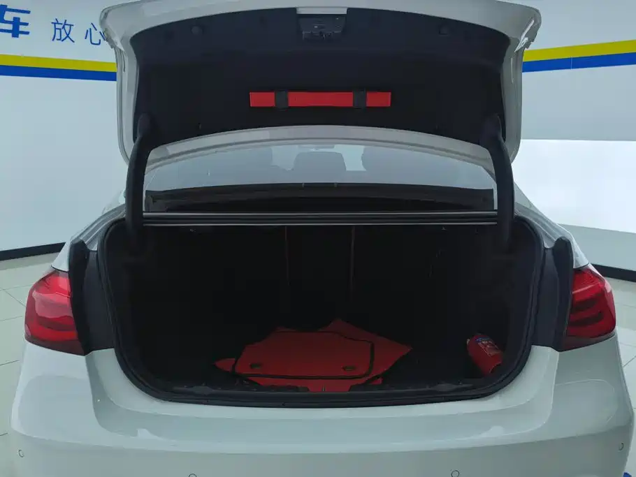 BMW 3 Series — миниатюра 4