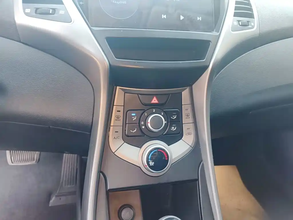 Hyundai Elantra Langdong — миниатюра 13