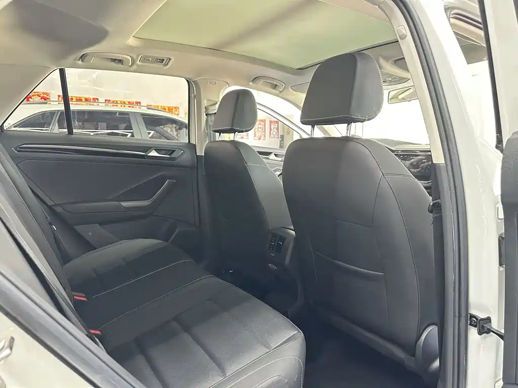 Volkswagen T-Roc — миниатюра 12