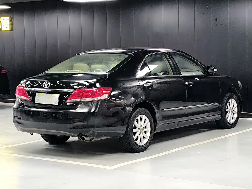 Toyota Camry — миниатюра 18