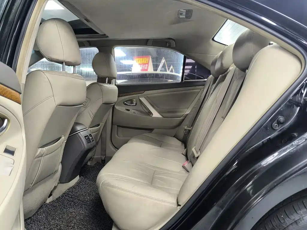 Toyota Camry — миниатюра 12