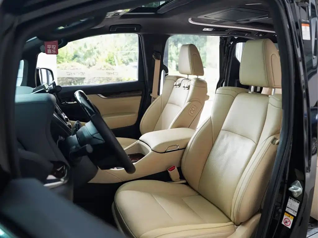 Toyota Alphard — миниатюра 5
