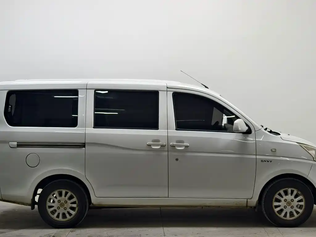 Wuling Hongguang — миниатюра 8