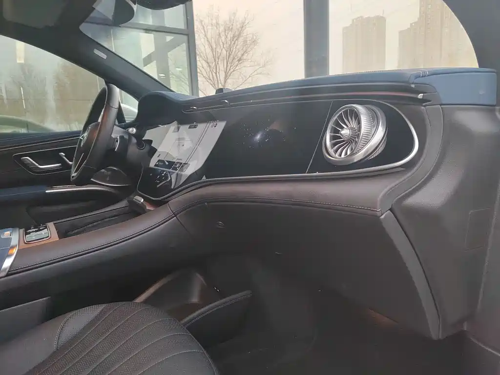 MERCEDES-BENZ EQS SUV