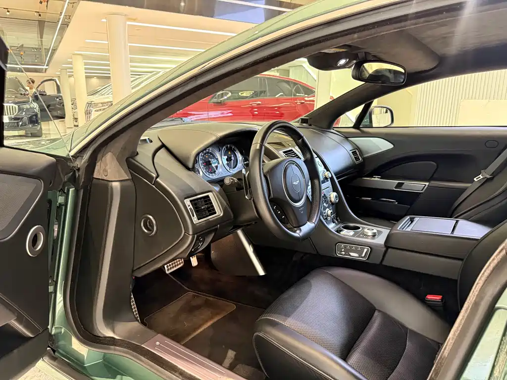 Aston Martin Rapide — миниатюра 6