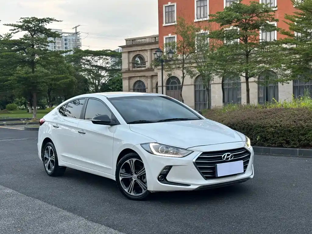 Hyundai Elantra — миниатюра 3