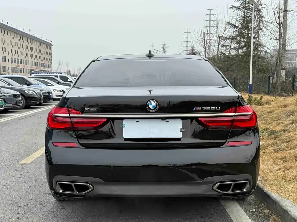 BMW 7 Series — миниатюра 3