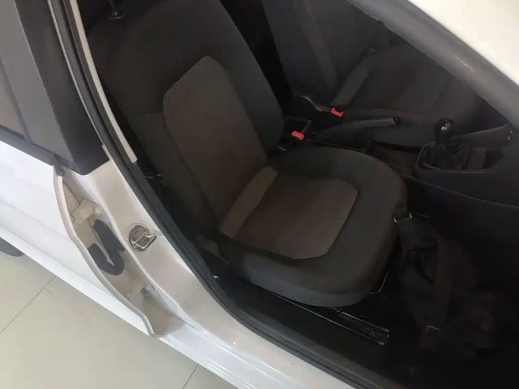 Volkswagen Jetta — миниатюра 25