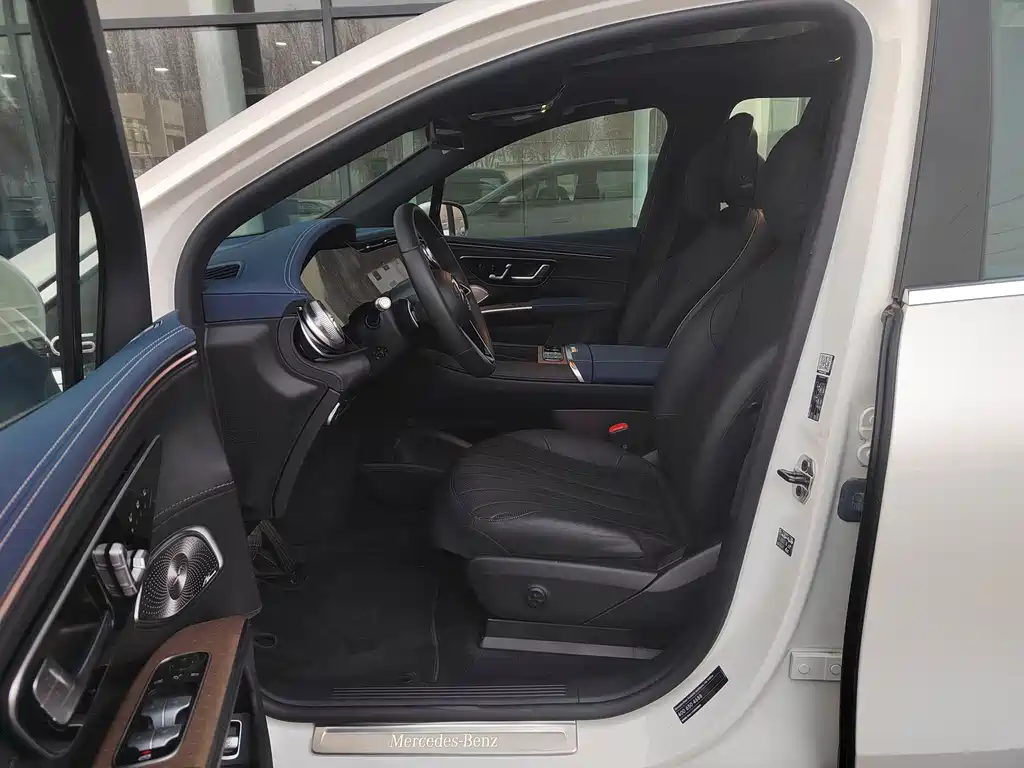 MERCEDES-BENZ EQS SUV