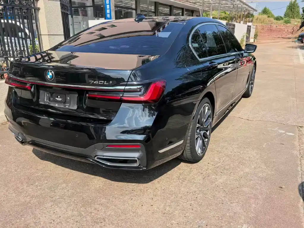 BMW 7 Series — миниатюра 6