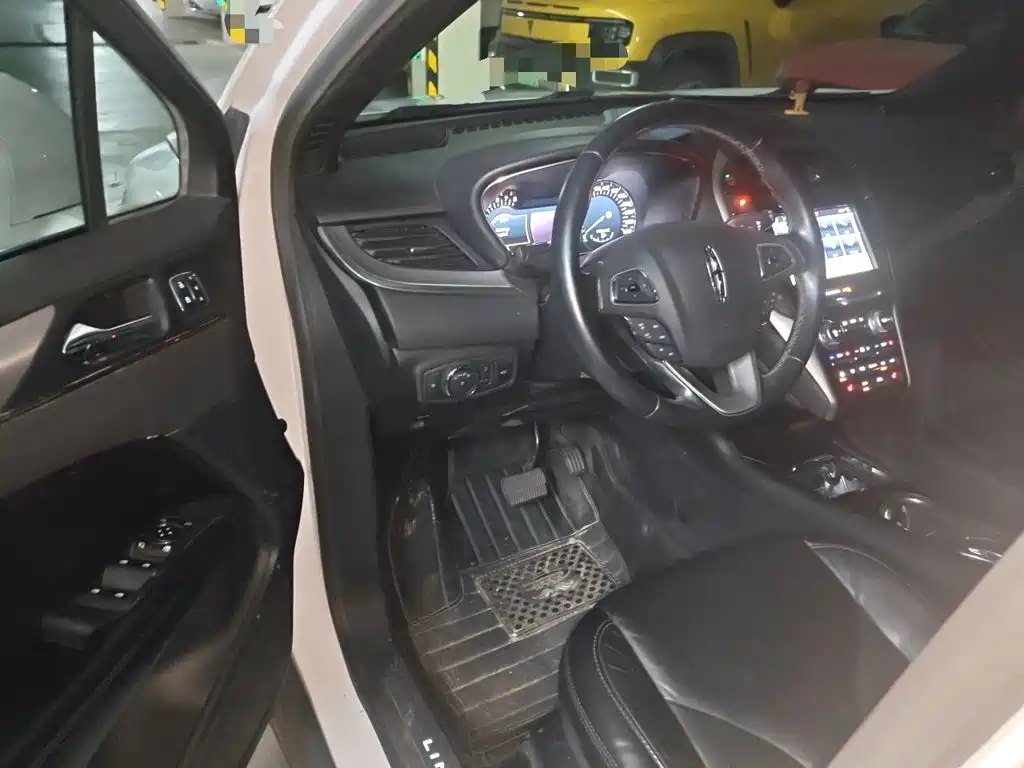 Lincoln MKC — миниатюра 14