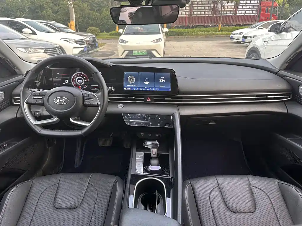 Hyundai Elantra — миниатюра 9