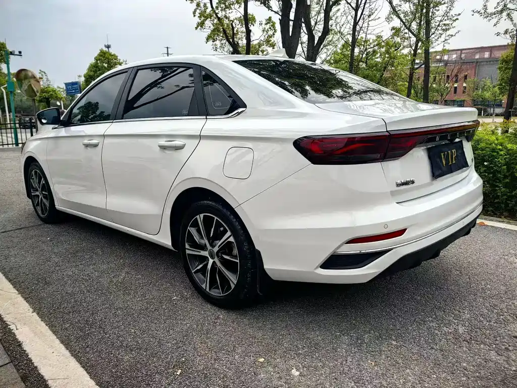 Geely Emgrand — миниатюра 9