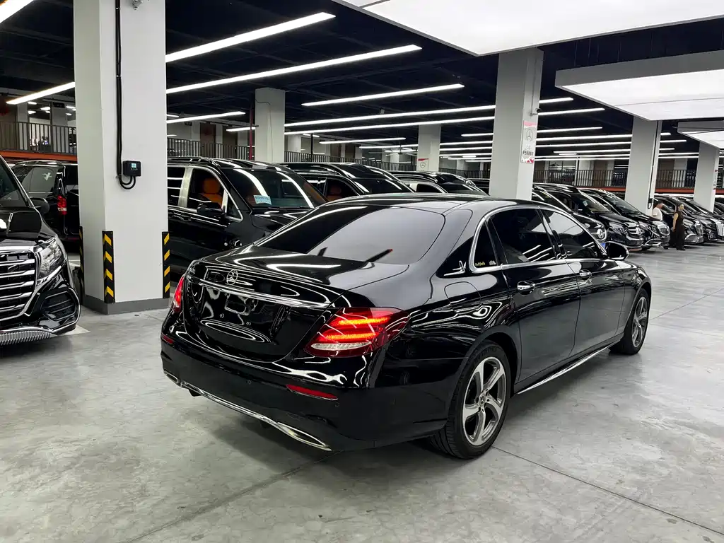Mercedes-Benz E-Class — миниатюра 11