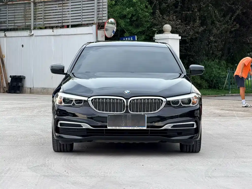 BMW 5 Series — миниатюра 2