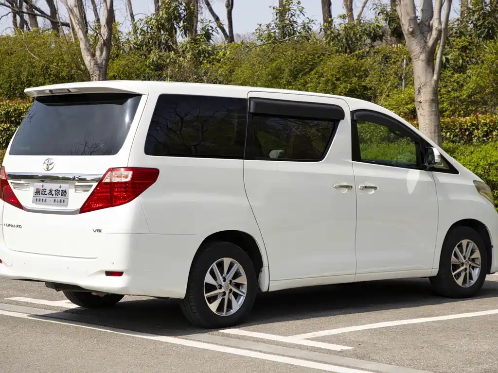 Toyota Alphard — миниатюра 6
