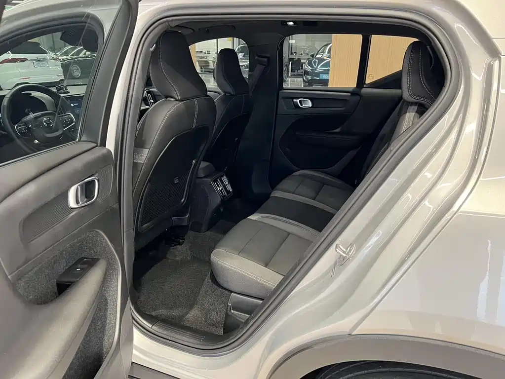 Volvo XC40 — миниатюра 11