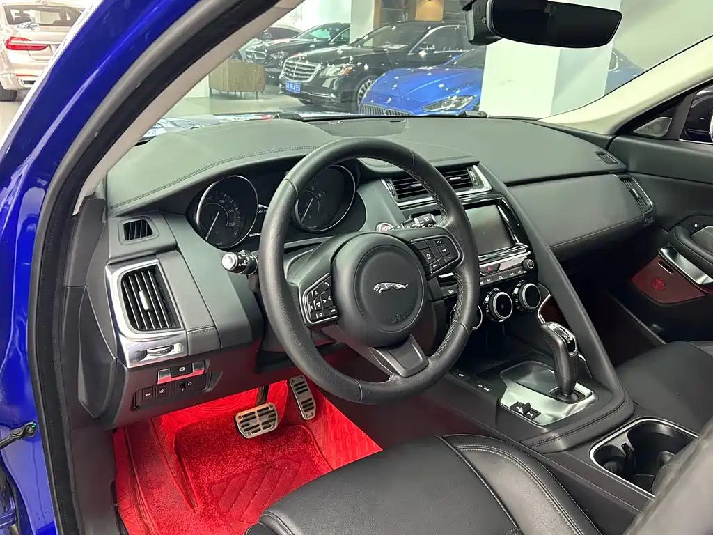 Jaguar E-Pace 2018 P250 SE VI
