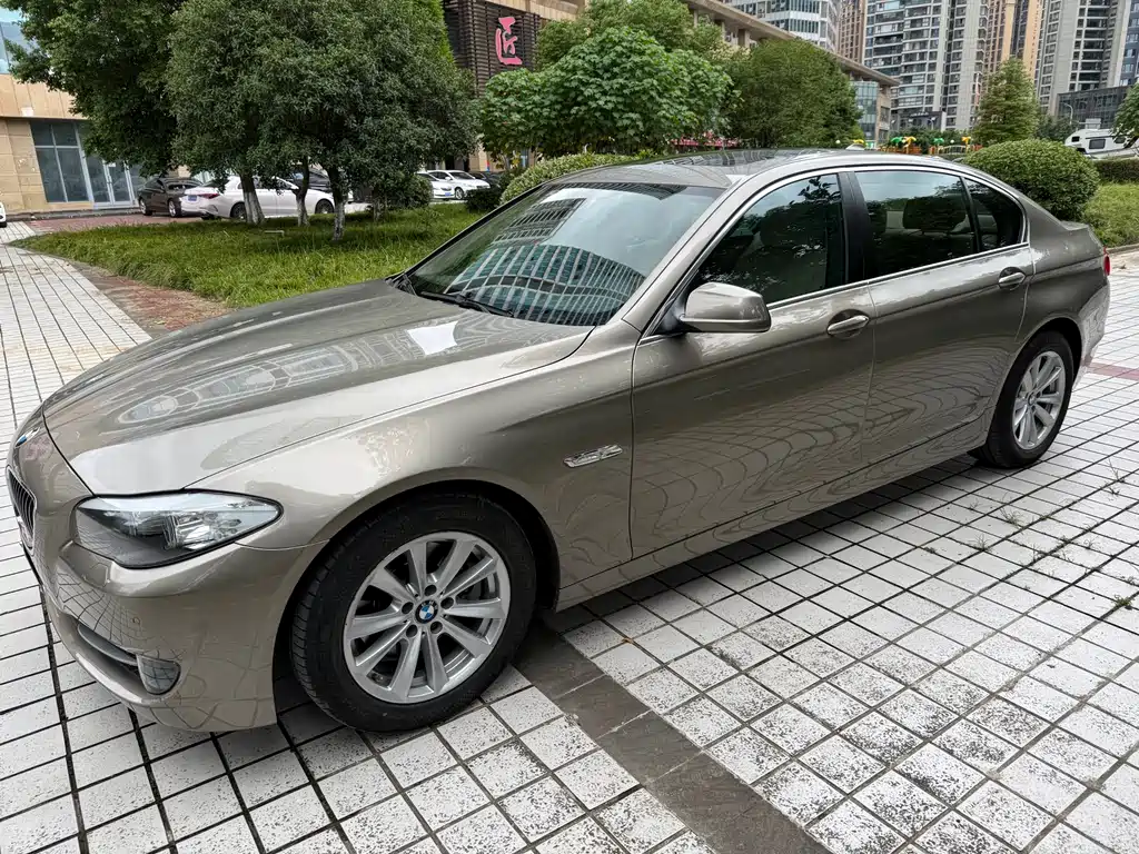 BMW 5 Series — миниатюра 8