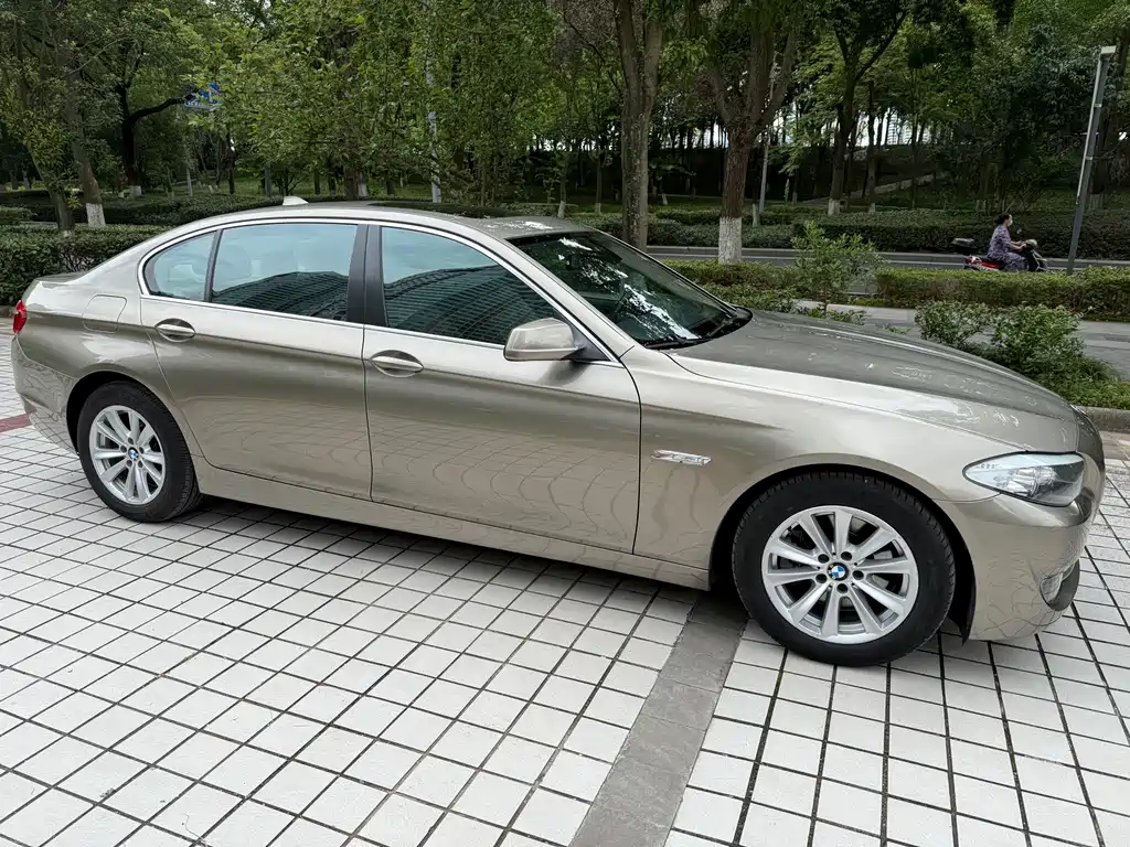 BMW 5 Series — миниатюра 9