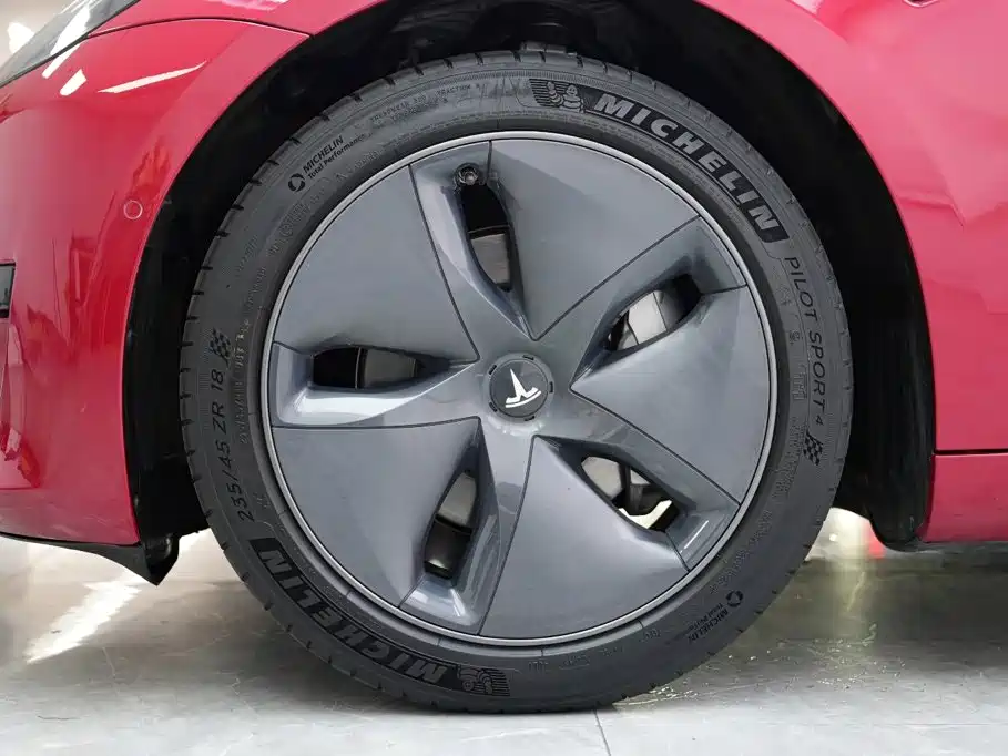Tesla Model 3 — миниатюра 5