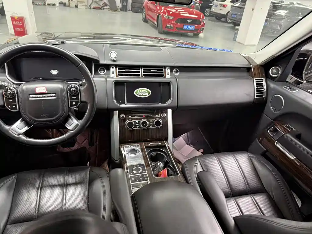 Land Rover Range Rover — миниатюра 8