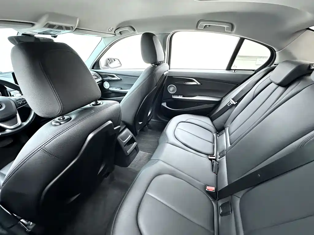 BMW 1 Series - фото 10