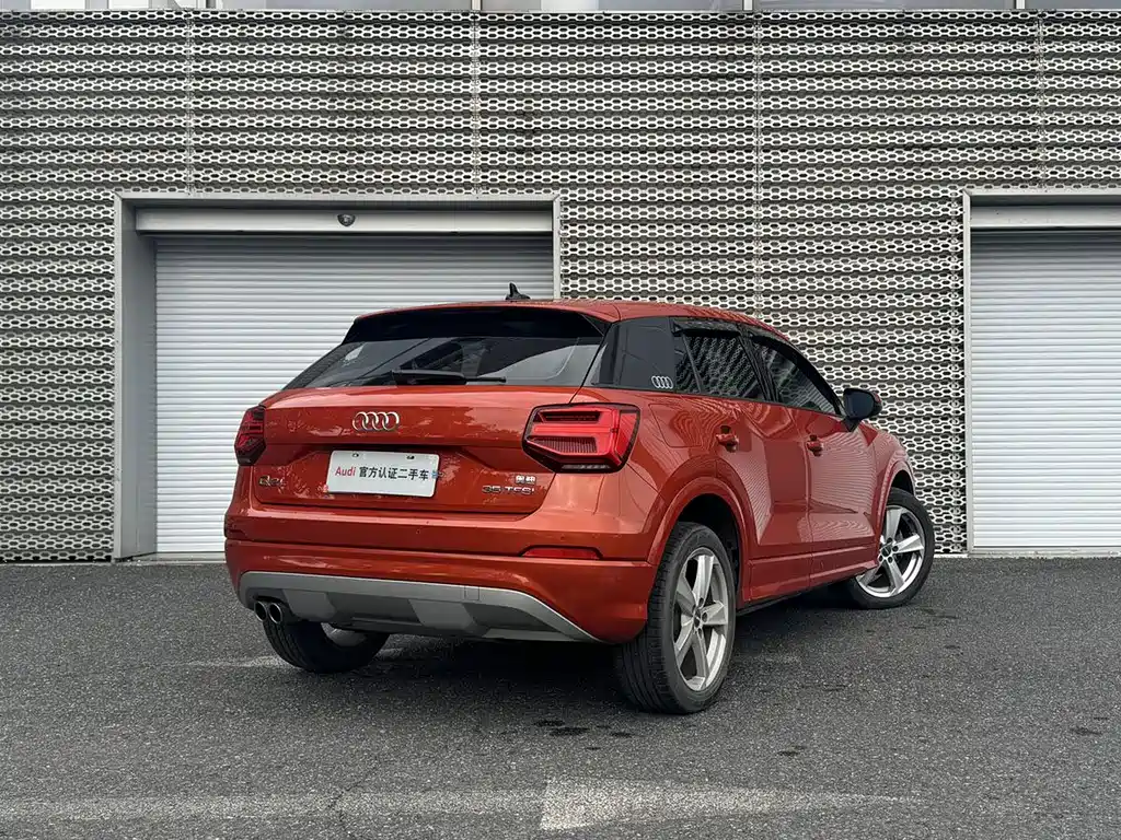 AUDI Q2L
