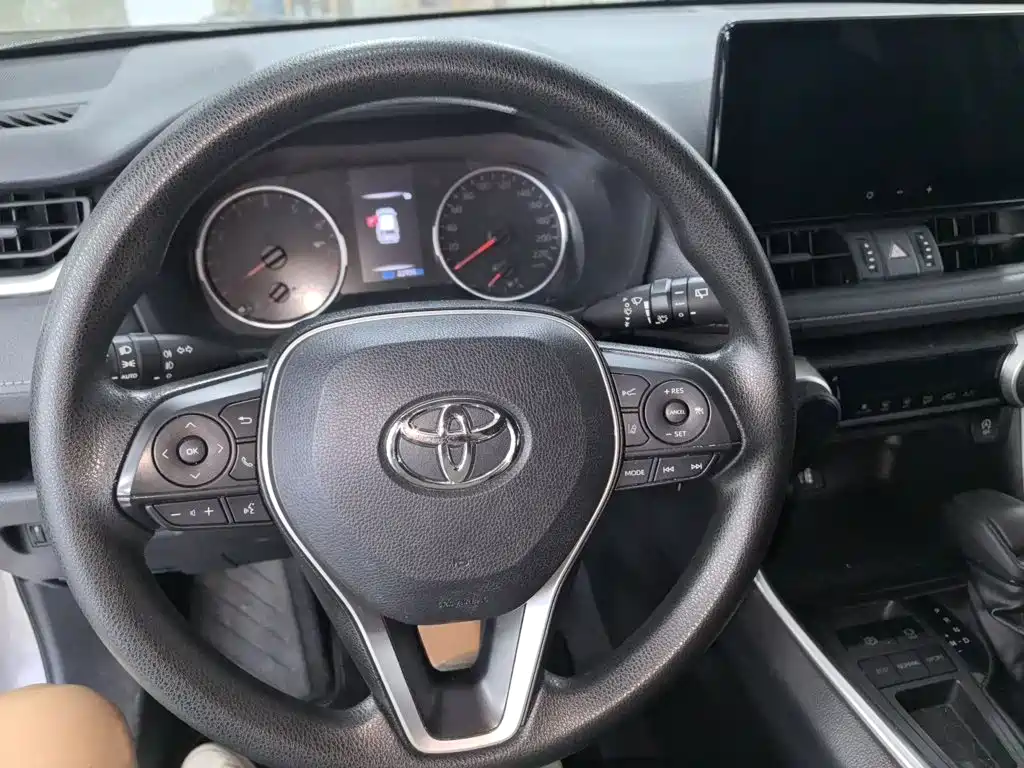 Toyota RAV4 — миниатюра 4
