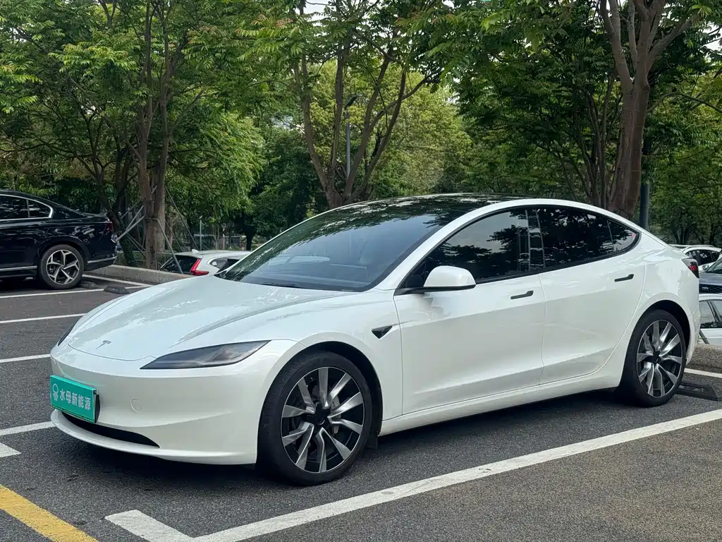 Tesla Model 3 2024