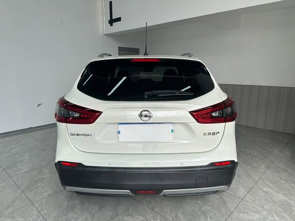 Nissan Qashqai 2.0 л 2022 г. Белый, пробег 28000 км