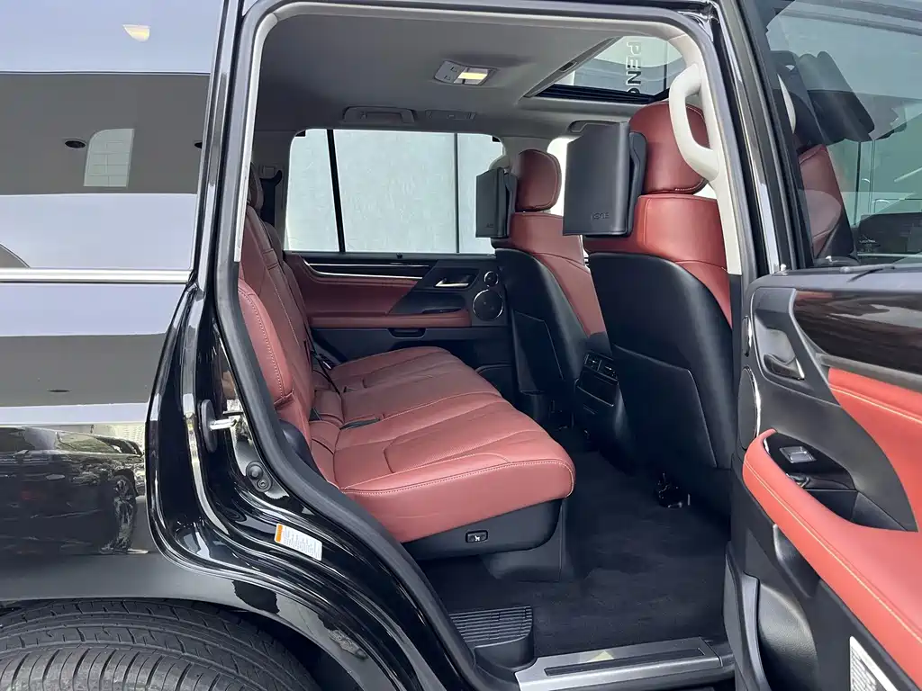 Lexus LX — миниатюра 7