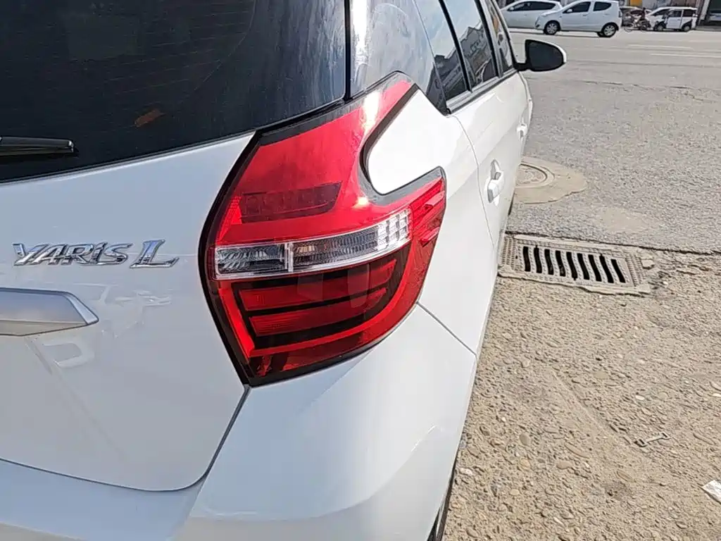 Toyota Yaris L — миниатюра 8