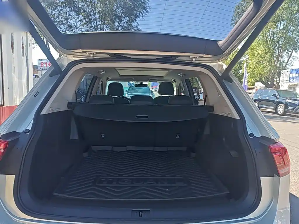 Volkswagen Tiguan L — миниатюра 19