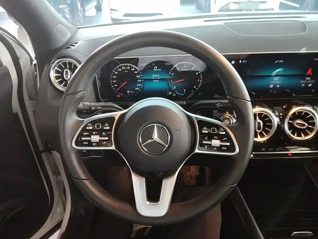 Mercedes-Benz GLA — миниатюра 11
