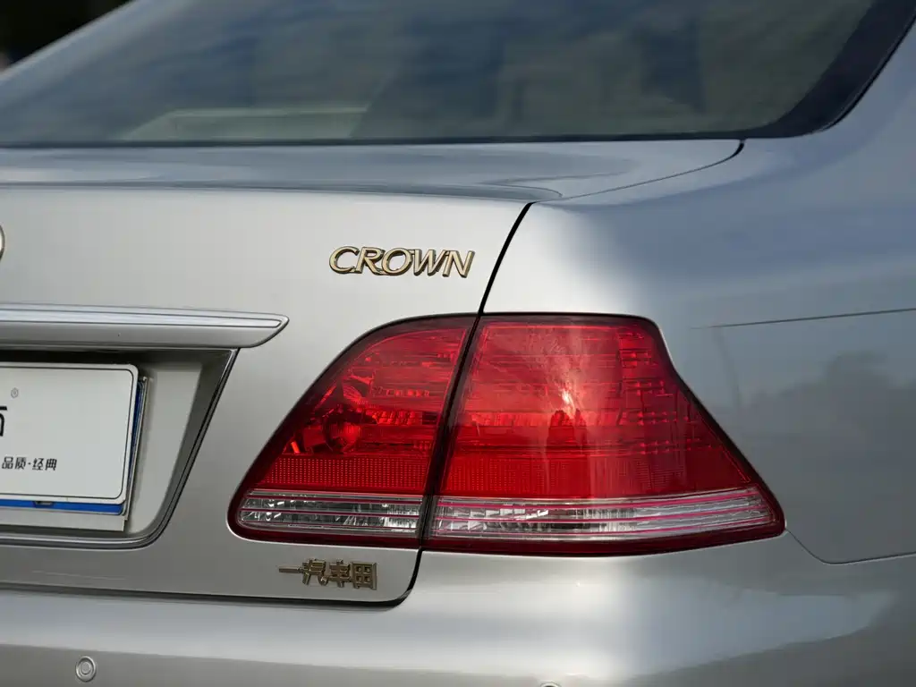 Toyota Crown — миниатюра 9