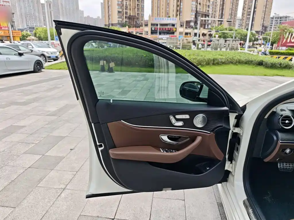 Mercedes-Benz E-Class — миниатюра 8