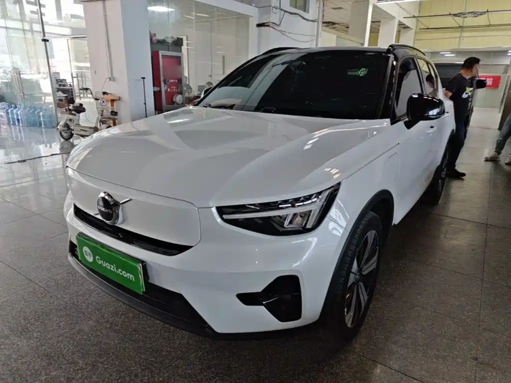 Volvo XC40 NEV — миниатюра 2