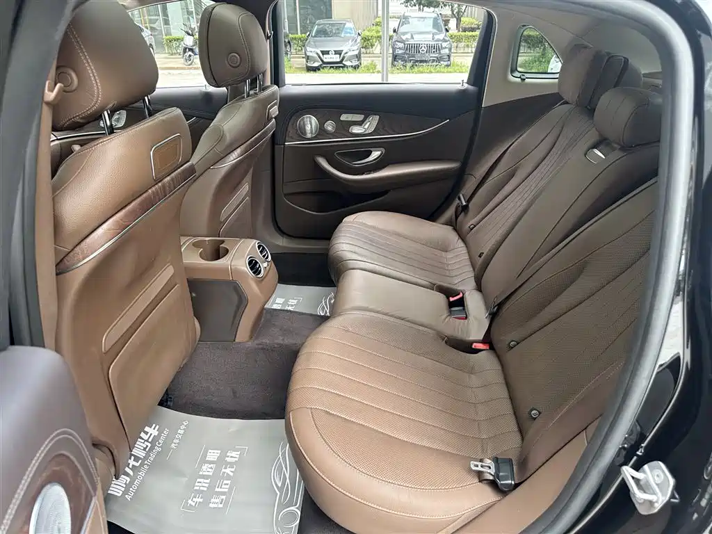 Mercedes-Benz E-Class — миниатюра 7