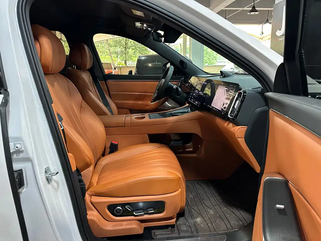 AITO ASK THE WORLD M8