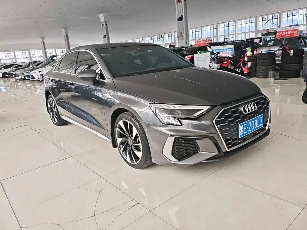 Audi A3 1.4 л 2023 г. Серебристо-серый, пробег 25000 км