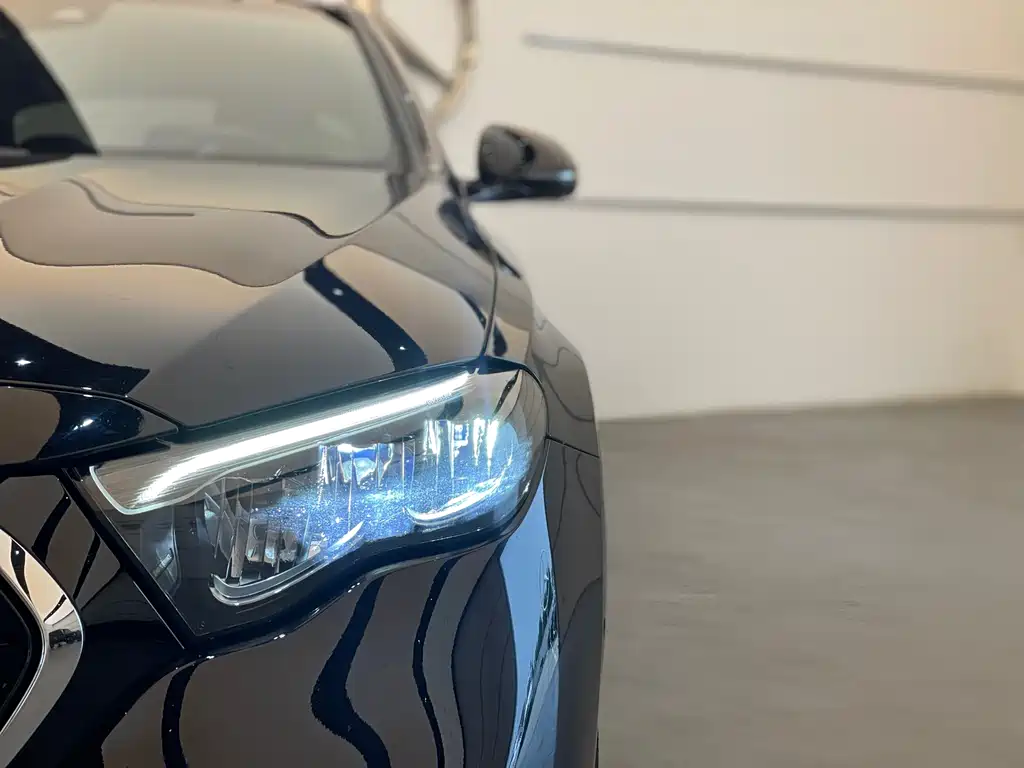 Mercedes-Benz E-Class — миниатюра 5