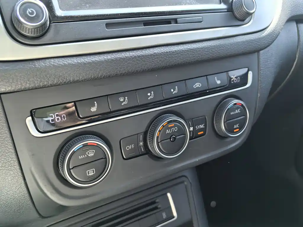 Volkswagen Tiguan 2015 1.8TSI AT Luxury