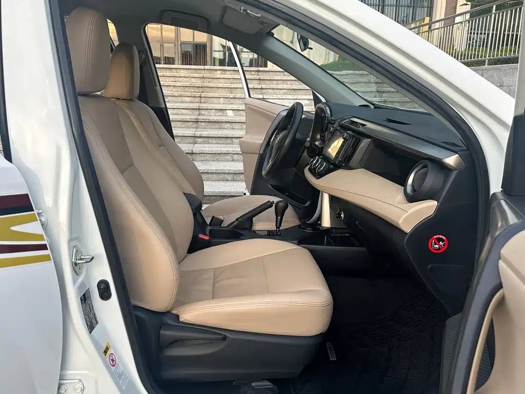 Toyota RAV4 — миниатюра 8