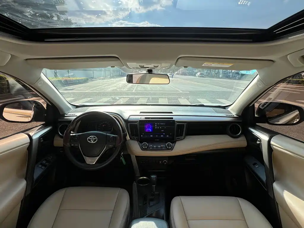 Toyota RAV4 — миниатюра 9